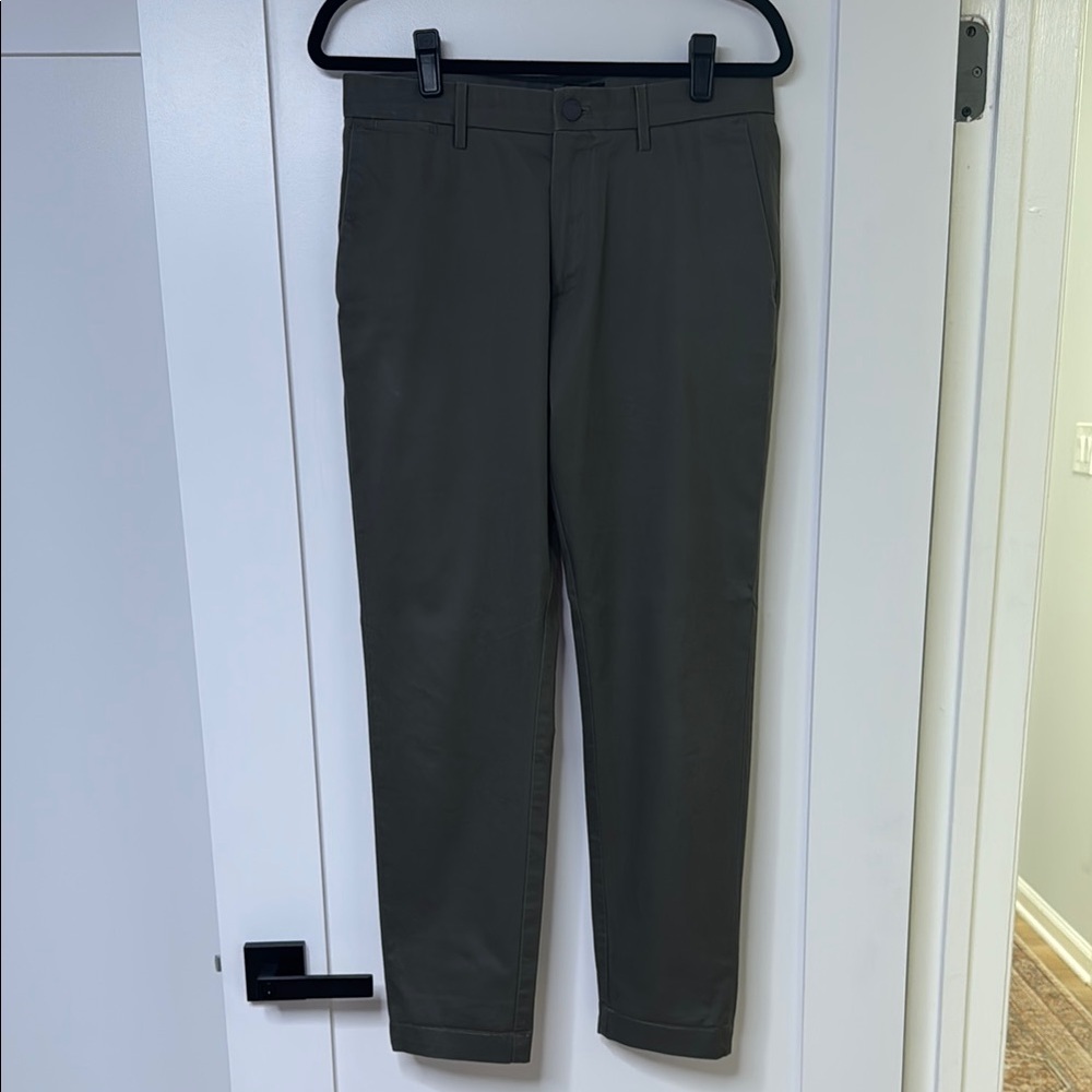 Banana Republic Lightweight Chino - Hunter Green